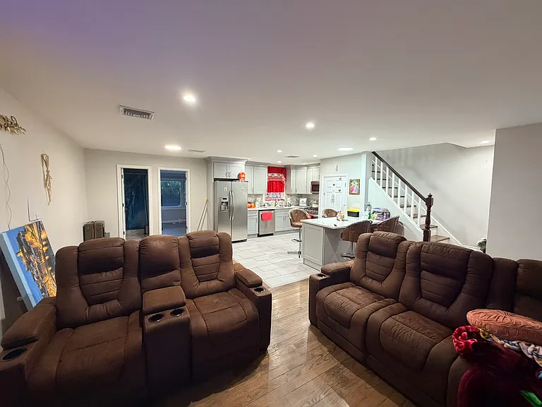 10 Dunstan Dr — Photo 3