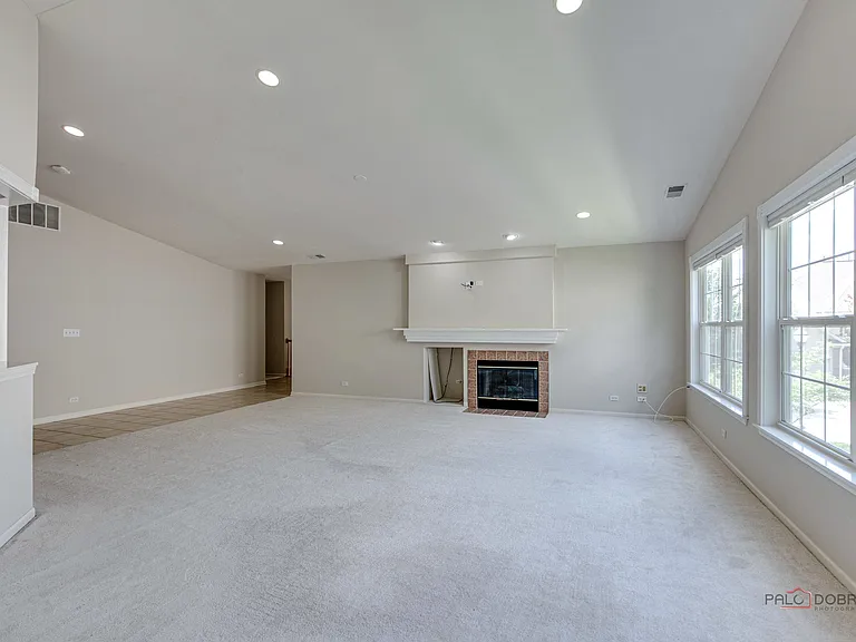 552 Saddlebrook Ln — Photo 13