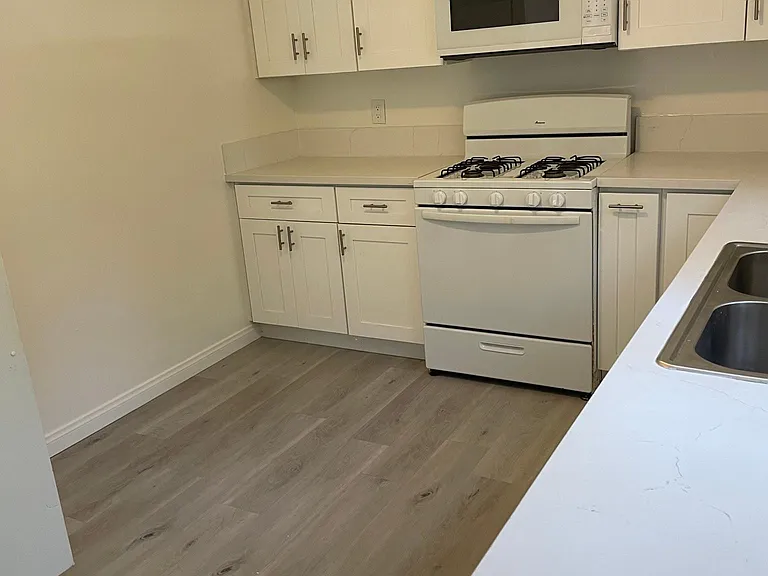 10940 Roebling Ave #10940 — Photo 17