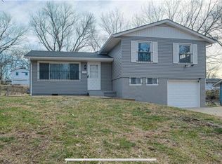 4211 Vineyard Rd, Kansas City, MO 64130