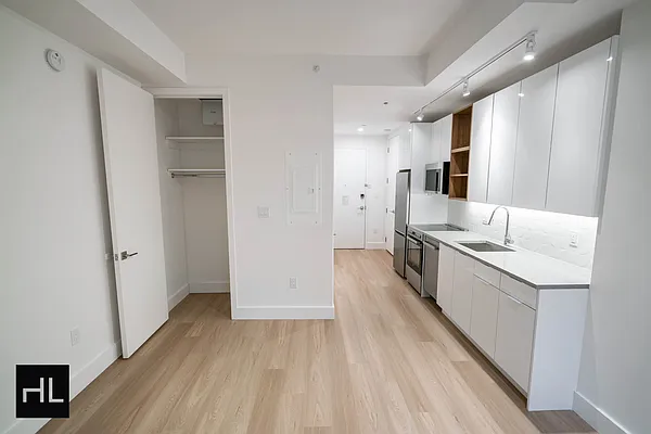 Rented by Highline Residential | media 142