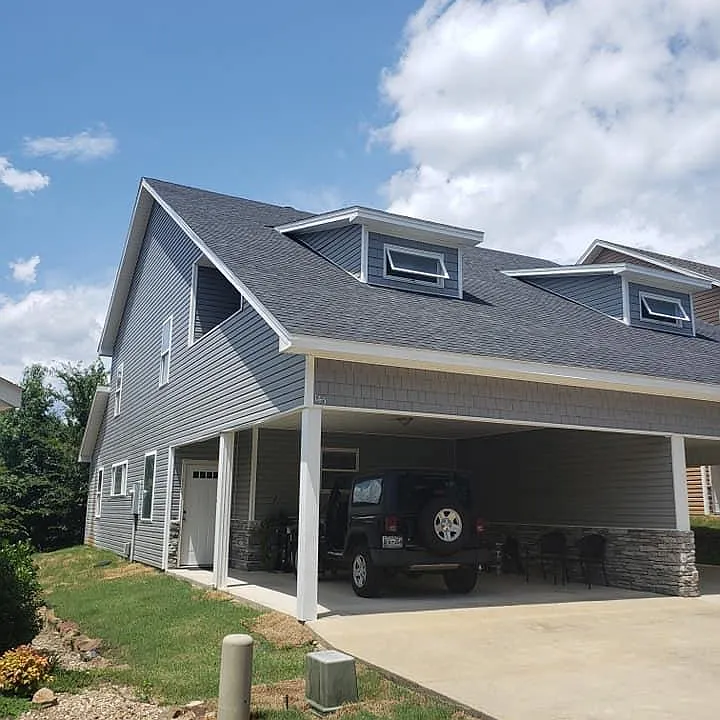 151 Lake Point Cv