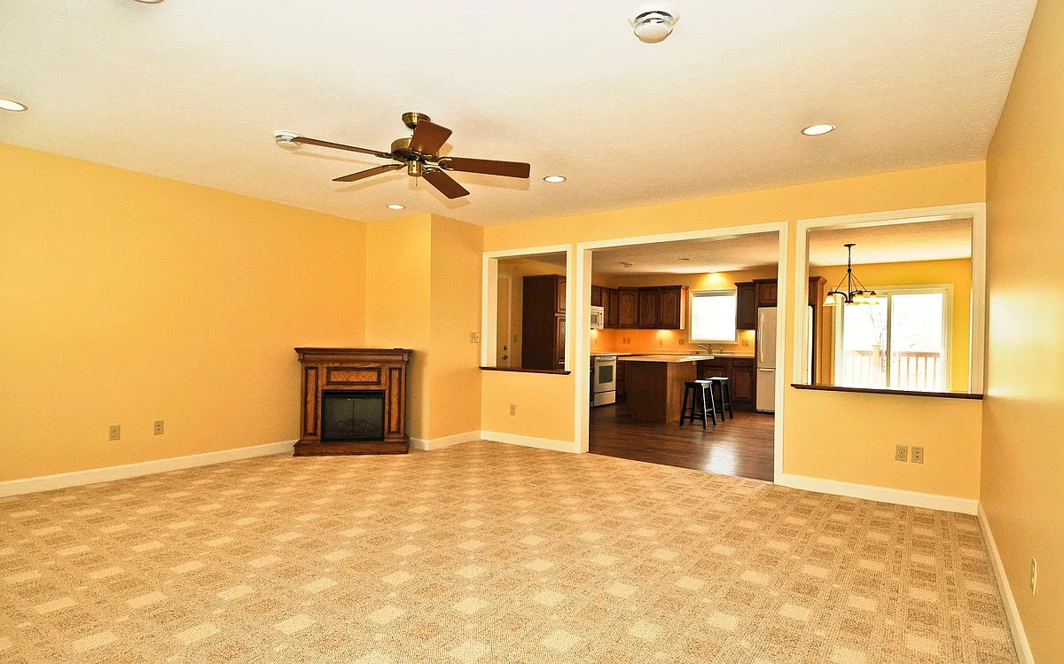 Building Photo - 501 Crawford Ave #202