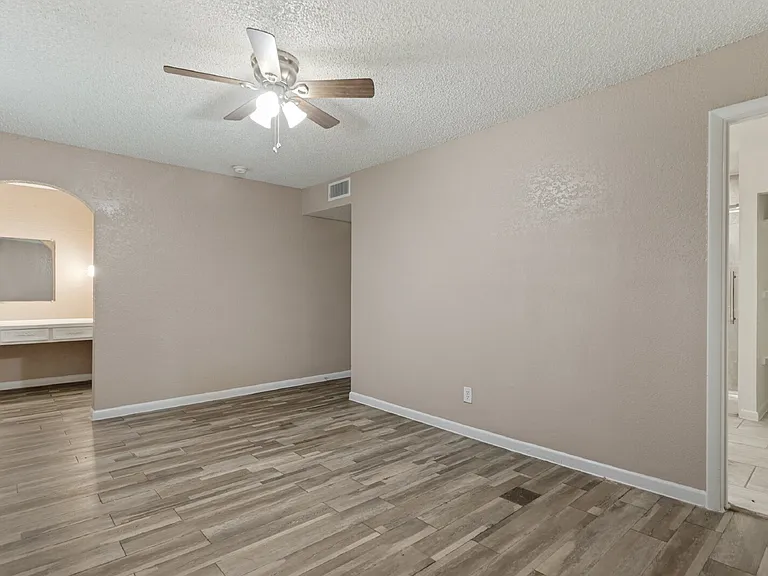 4555 Altamesa Blvd — Photo 12