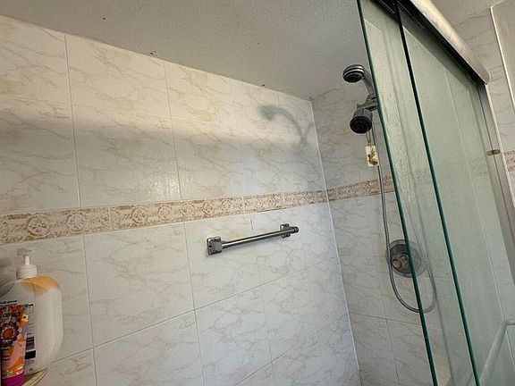 3rd image of 2414 NE 11th St #Townhouse 161