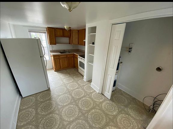 4th image of 303 Winton Ave APT 2