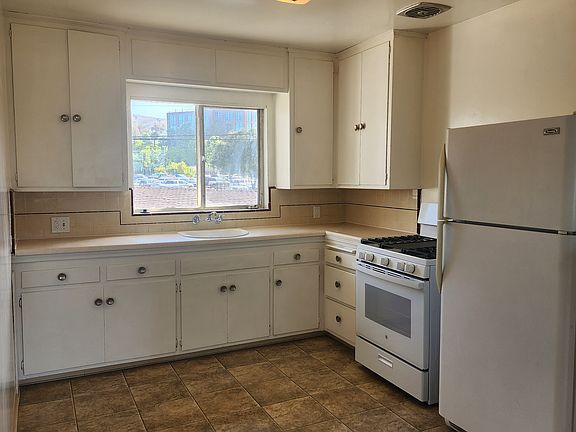 2nd image of 3066 Luna Dr