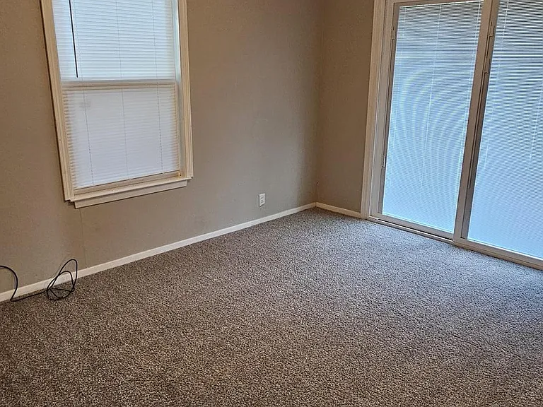215 Fireside Village Dr — Photo 16