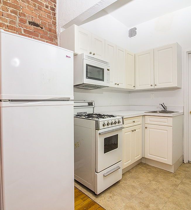 2nd image of 534 E 83rd St APT 3B