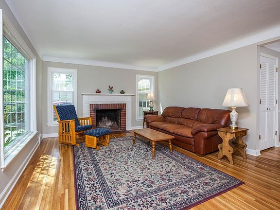 3rd image of 5720 Chowen Ave S