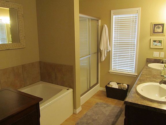 5th image of 185 Hawthorne Ln