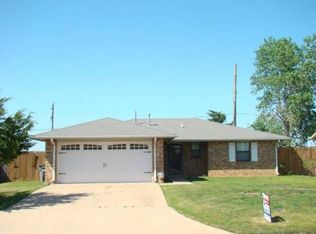 6035 SW Atterbury Dr, Lawton, OK 73505