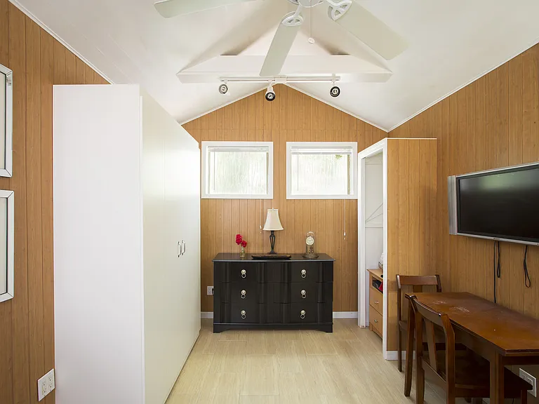 327 Margaret St #5 — Photo 2