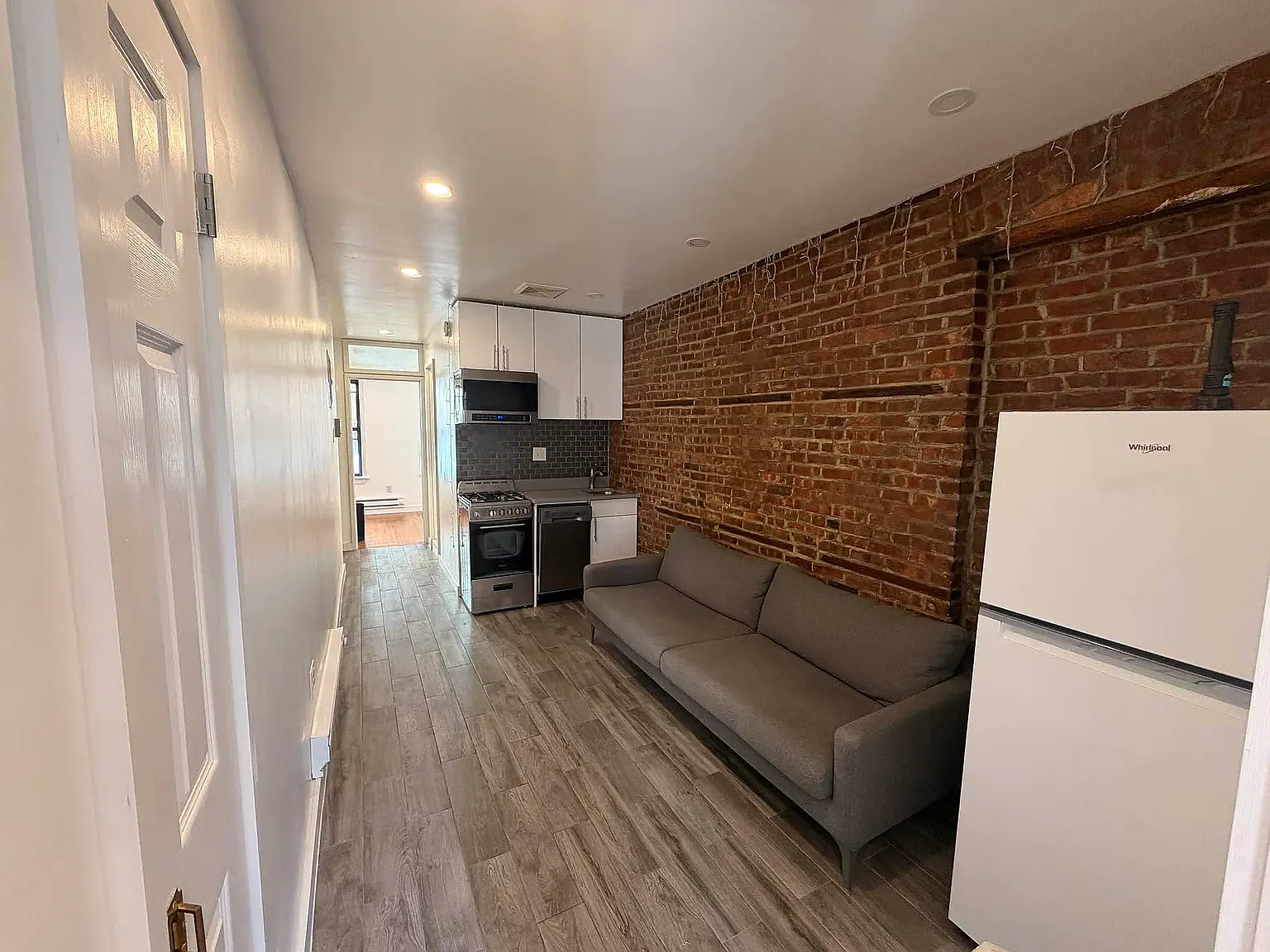 152 East Broadway — Photo 1
