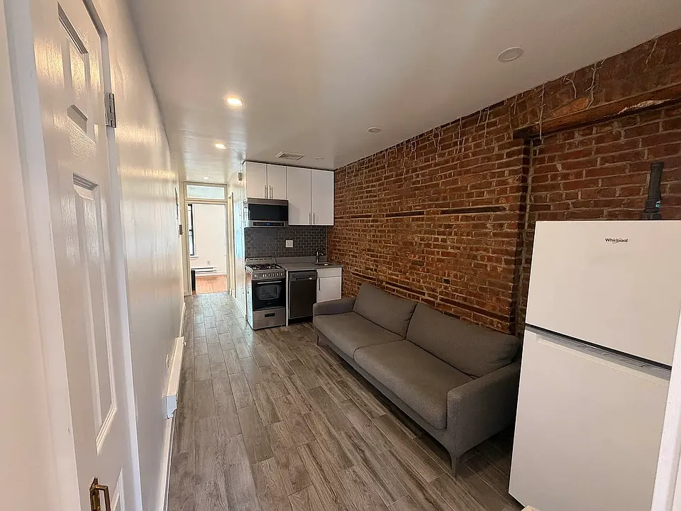 152 E Broadway #5