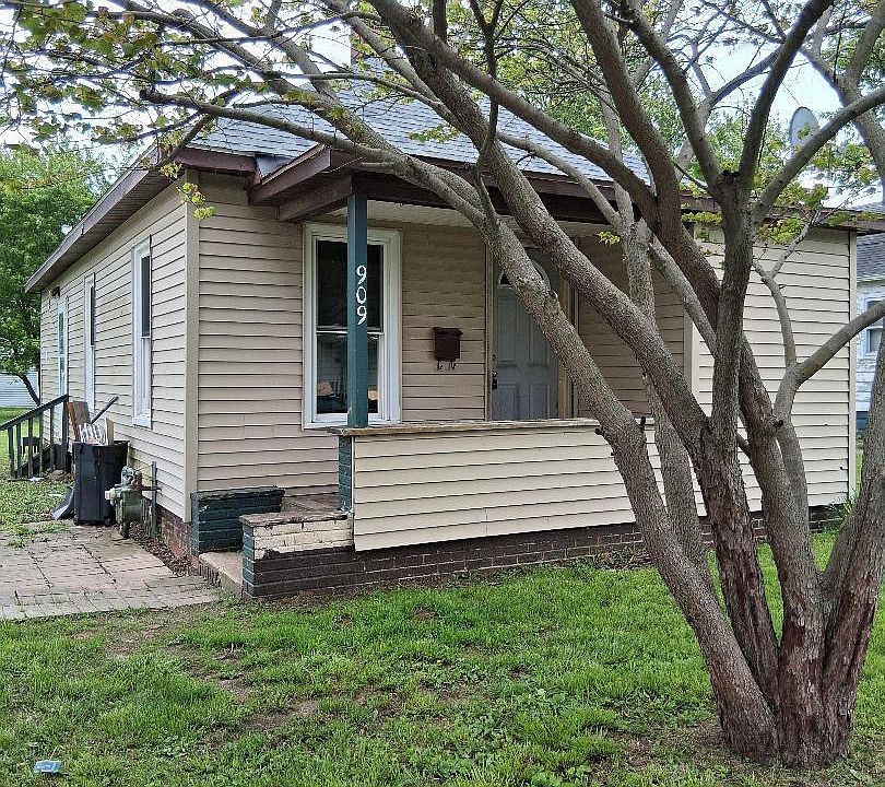 1st image of 909 Cable St