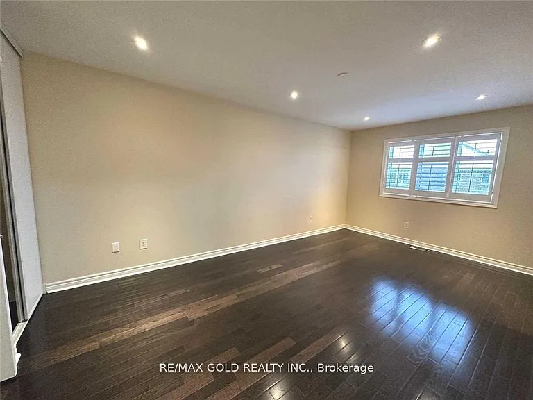 471 Meadowridge Ct — Photo 21