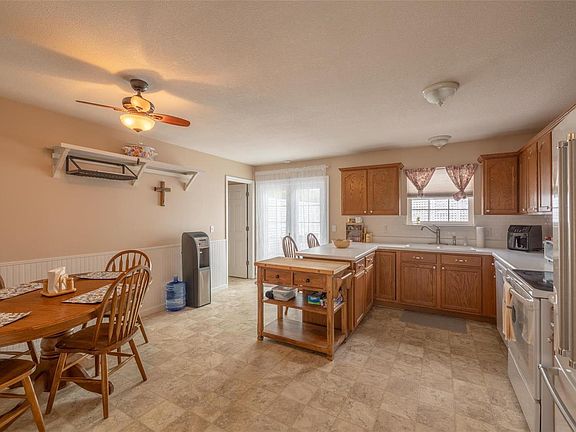 4th image of 216 Carrington Blvd