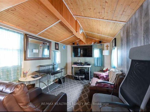 83 Magill St, Hamilton, ON L8R 2Y4