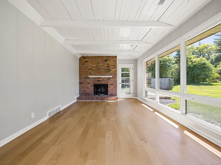 6096 Darramoor Rd — Photo 9