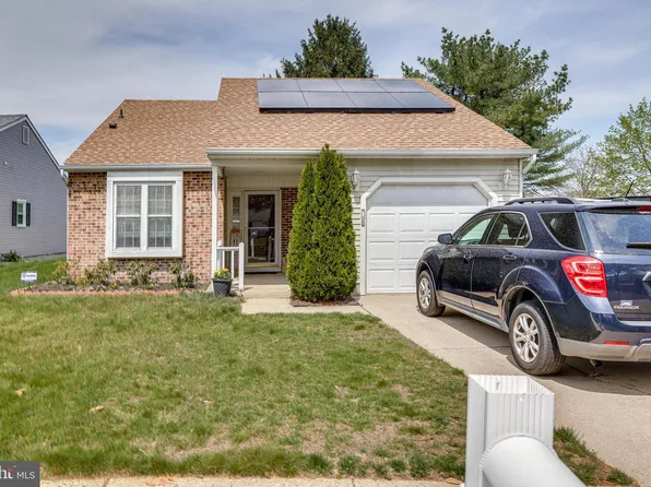 3 Newtown Ct, Mount Laurel, NJ 08054