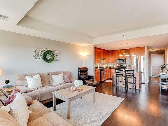 5th image of 929 Portland Ave APT 1807