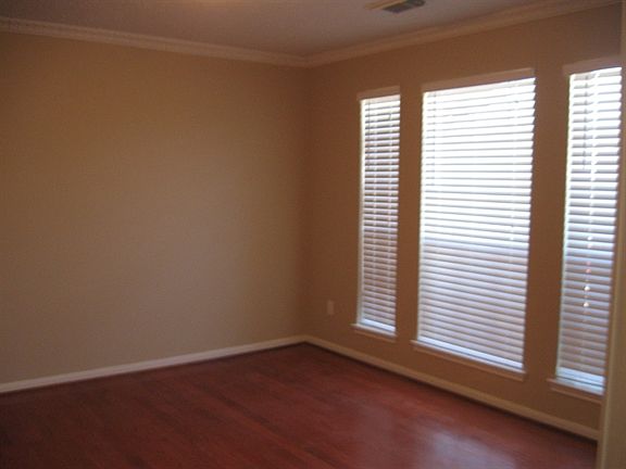 2nd image of 711 Chaseway Dr