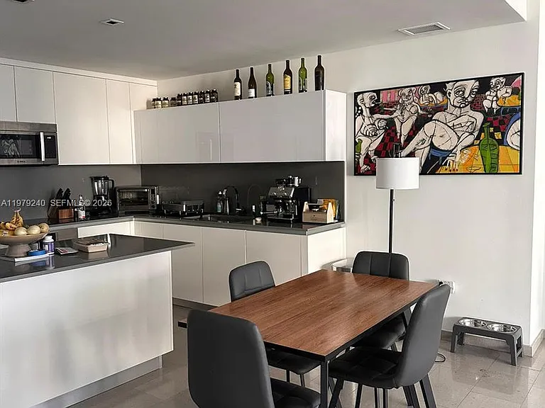 88 SW 7th St #810 — Photo 2