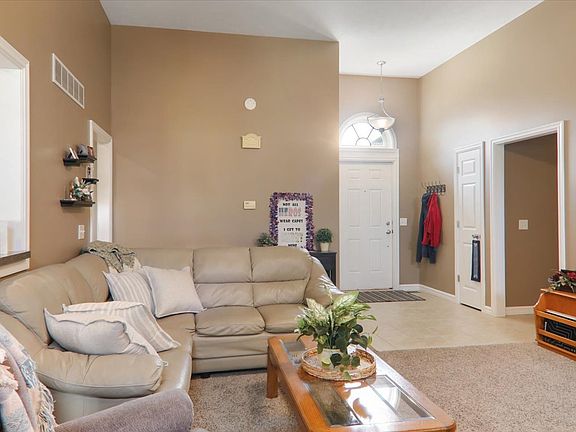 2nd image of 2219 Bracebridge Rd