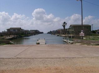 532 Palmetto Point Rd, Rockport, TX 78382