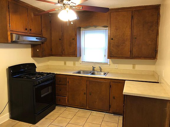 kitchen: no dishwasher