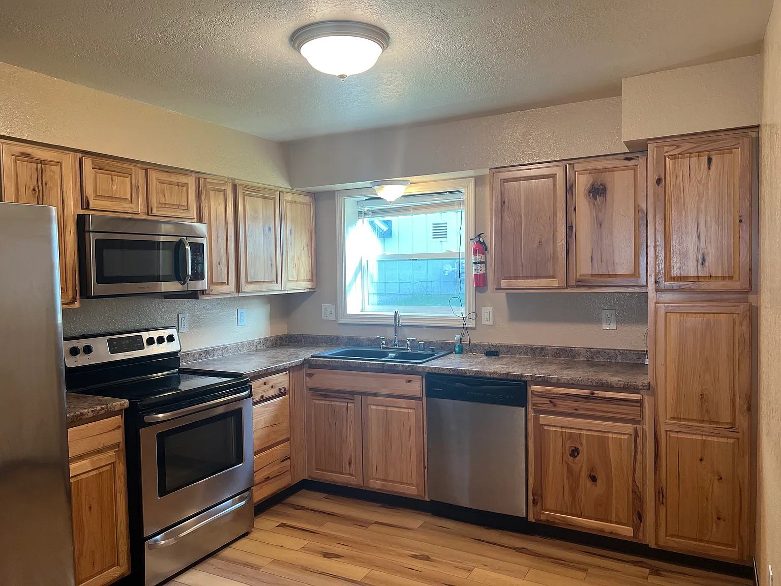 2 bed, 800 sqft, $1,700 — Photo 2