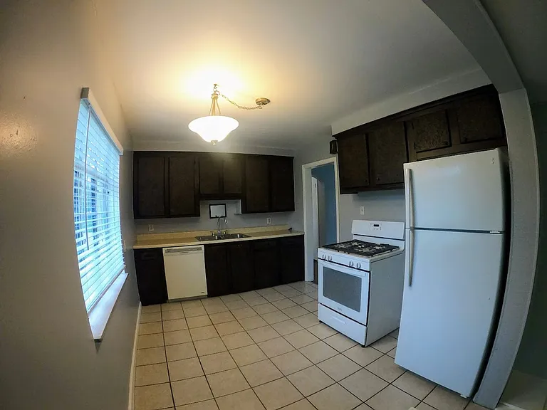 23085 Floral St — Photo 5