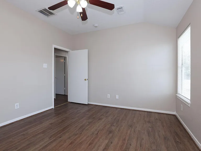 15422 Ferness Ln — Photo 23