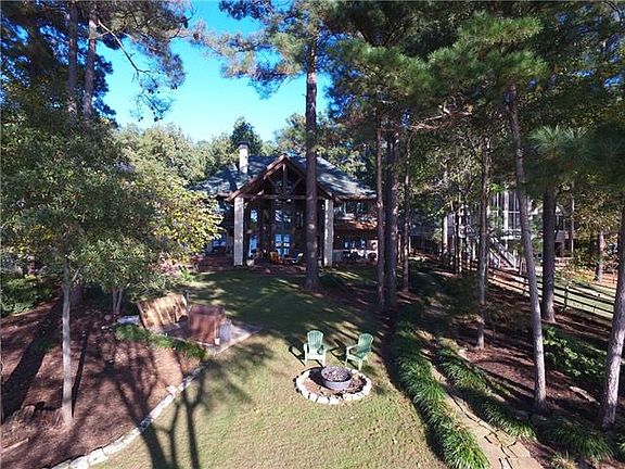 3rd image of 584 Eagle Point Dr E