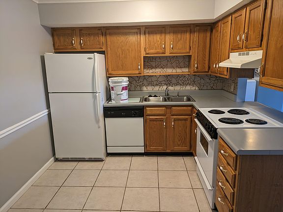 3rd image of 1411 Summergate Pkwy #I