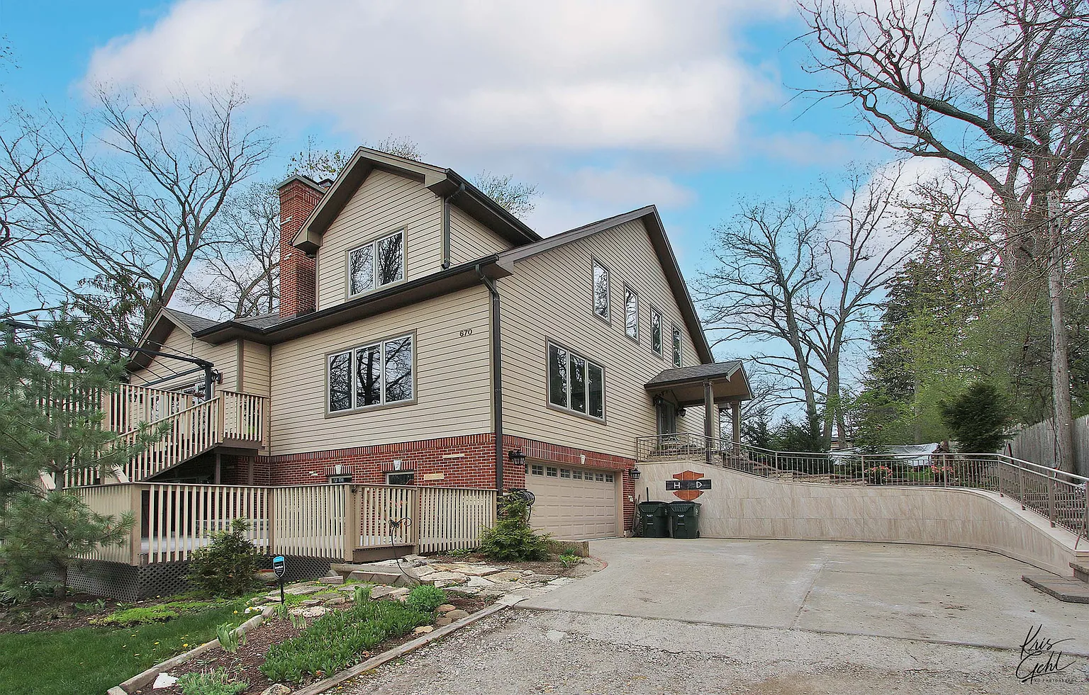 670 South Rd photo 1