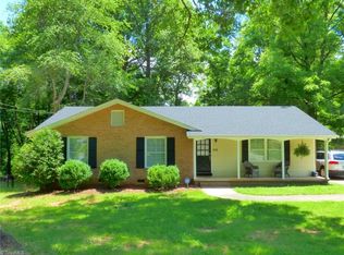 308 Foxcroft Dr, Winston Salem, NC 27103