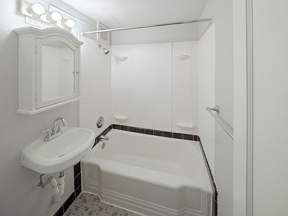 5th image of 1520 25th St APT 410