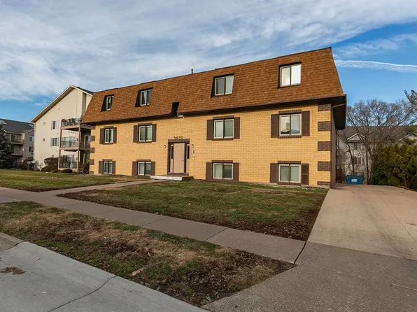 3430 Holiday Ct, Bettendorf, IA