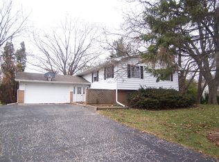6105 Sands Rd, Crystal Lake, IL 60014