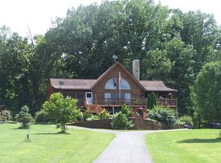938 Stayman Dr, Falling Waters, WV 25419