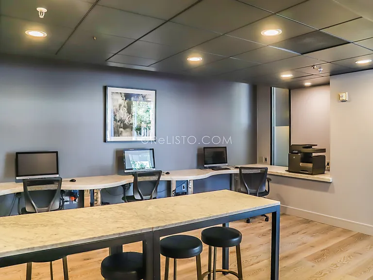250 King St #652 — Photo 32