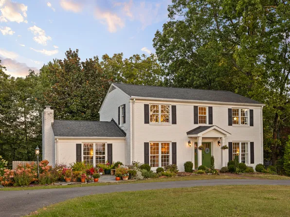 315 N Palisades Dr, Signal Mountain, TN 37377