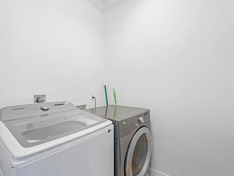 724 Harbor Blvd #202 — Photo 36