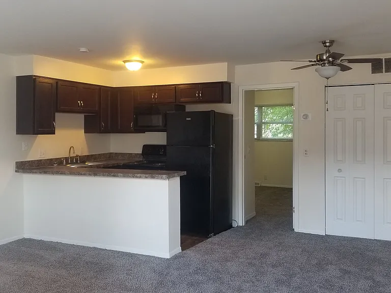 Fairmont Apartments — Photo 6