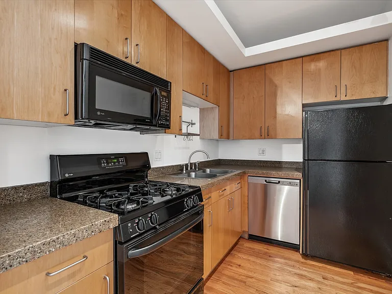 212 W Washington St #1613 — Photo 7