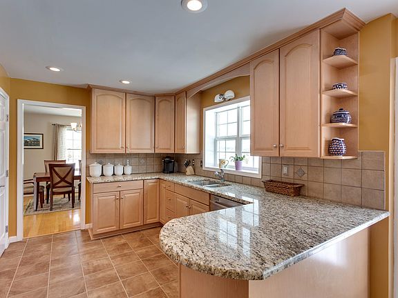 5th image of 11737 Skylark Dr