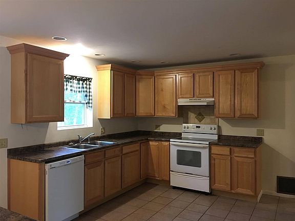 3rd image of 34 Lawrence Ave