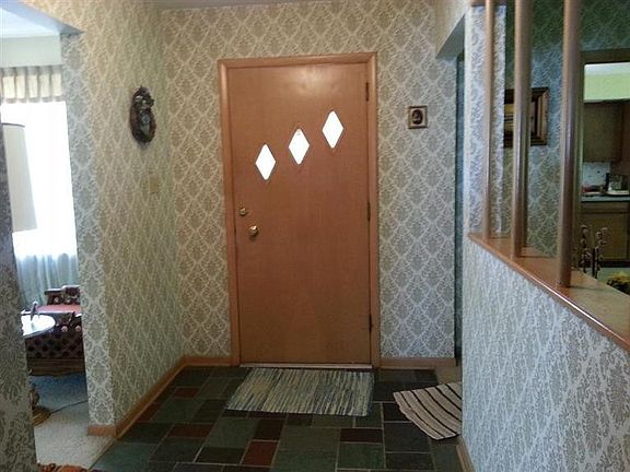 4th image of 642 E 78th Ln